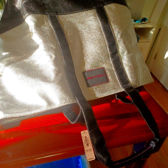 2 piece Victoria's Secret bundle.. tote/make up bag both New - Picture 1 of 8